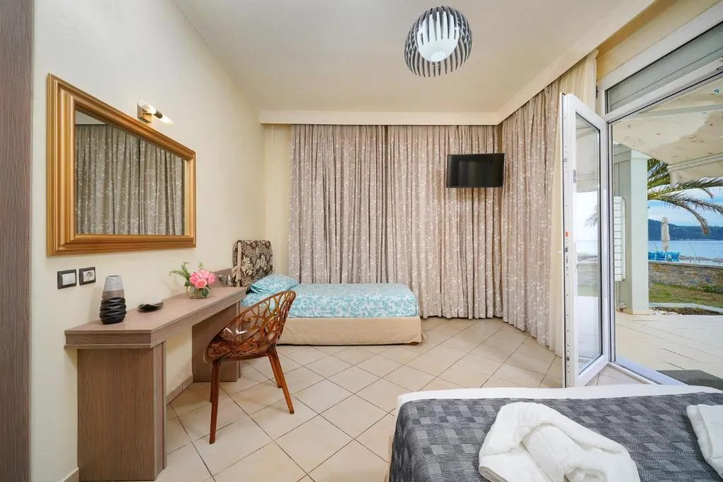 Tiara Holidays - Endless Blue Sea Resort - Superior Studio (3 Adults) with Sea View - bedroom 1